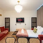 Sophie Stay - Le Mucha - King Size Bed - Ac