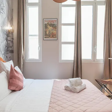 Sophie - Le Mucha - King Size Bed - Ac Hotel Paris