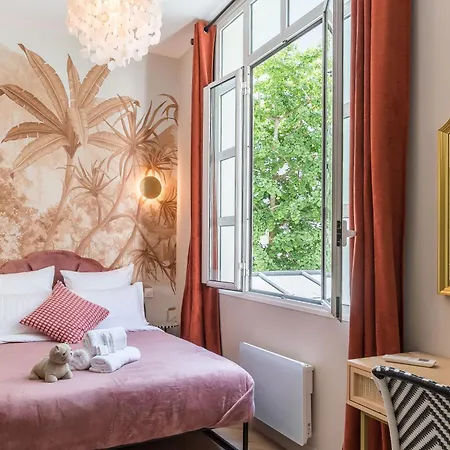 Sophie - Le Mucha - King Size Bed - Ac Hotel Paris