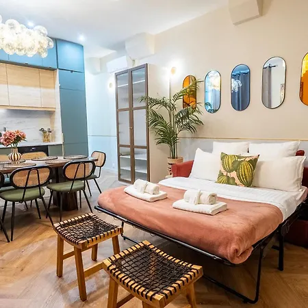 Hotel Sophie - Le Mucha - King Size Bed - Ac