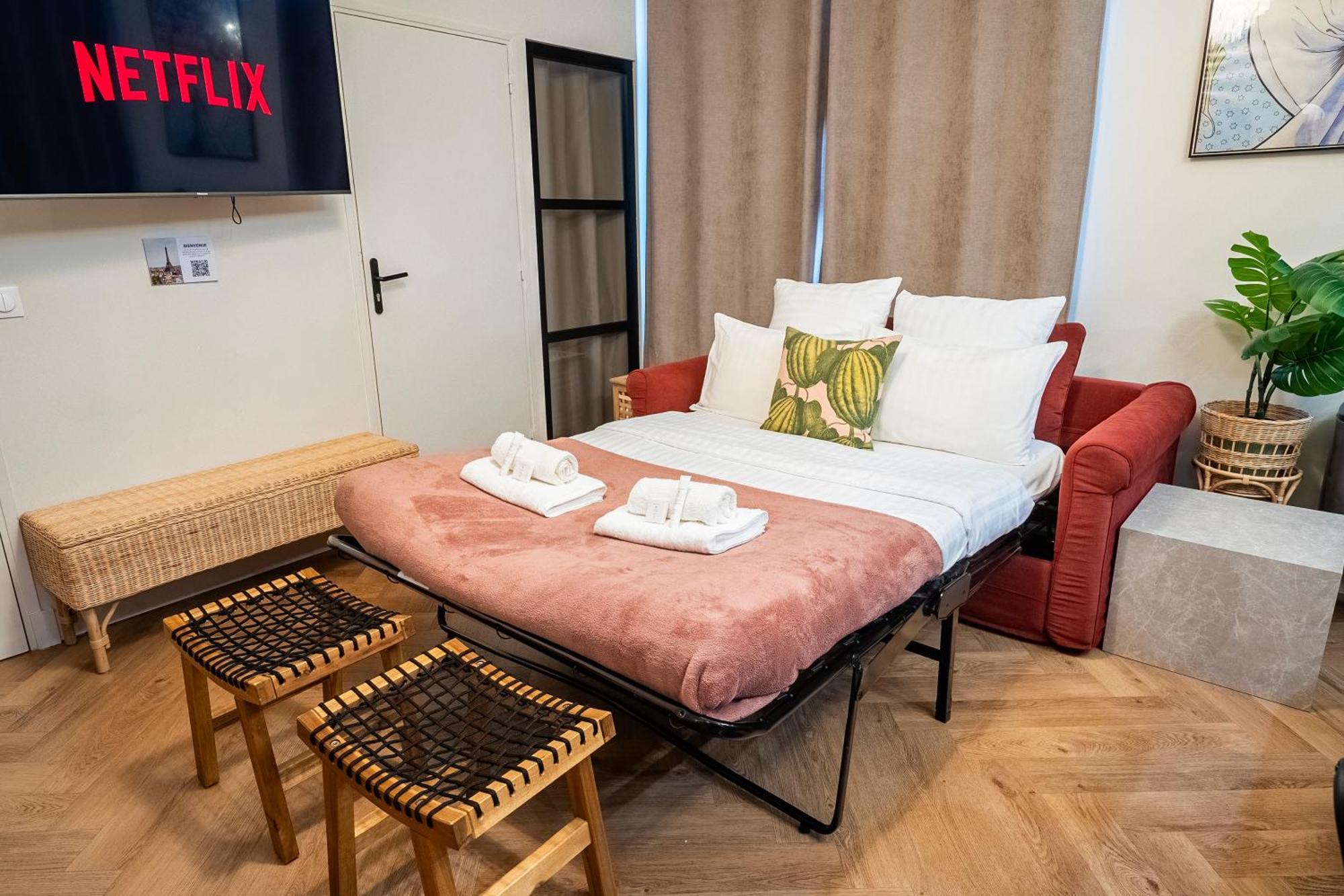 Sophie - Le Mucha - King Size Bed - Ac Hotel